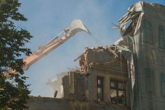 wyburzanie budynku